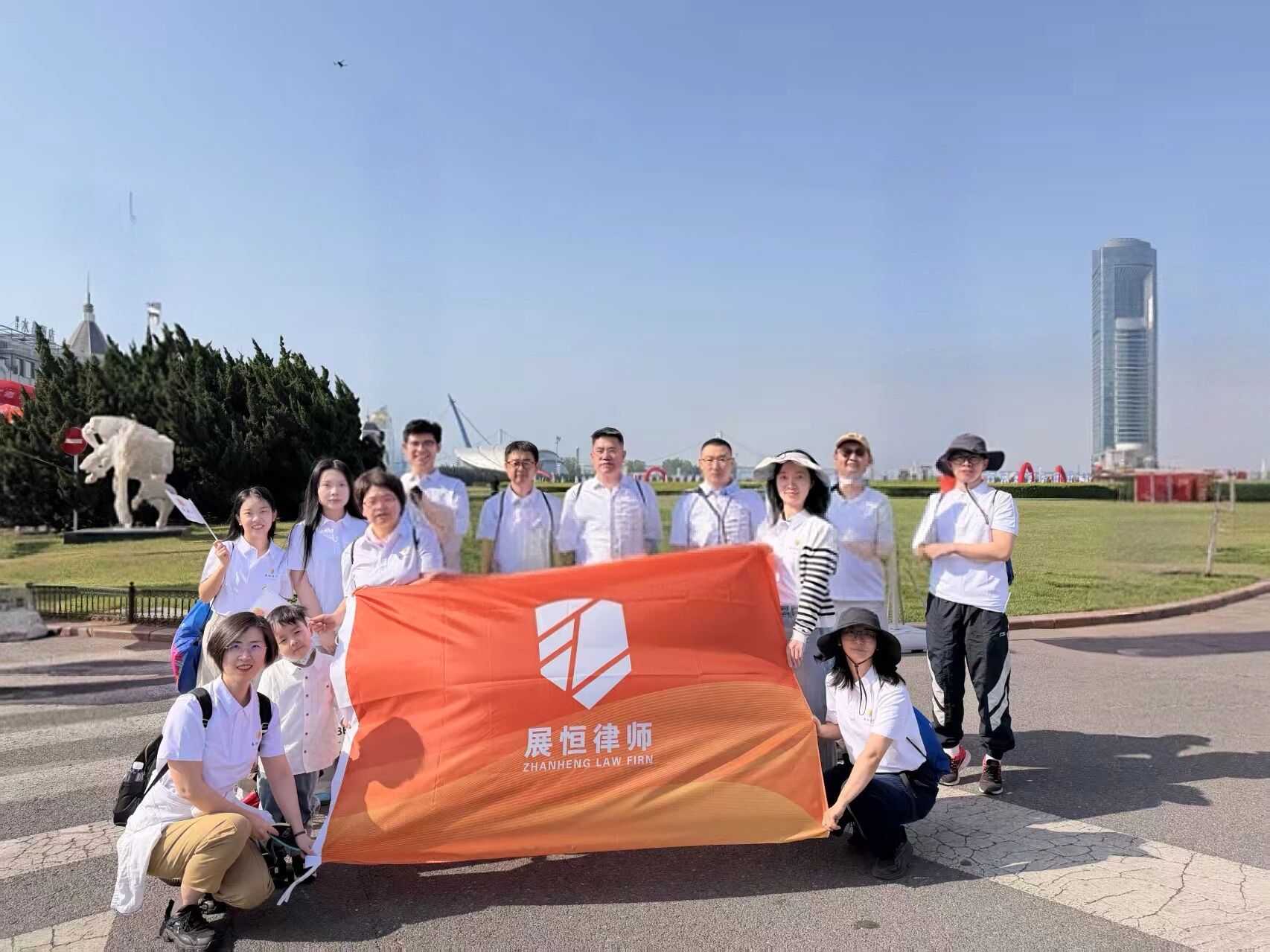 用脚步丈量山海，以热爱奔赴远方——展恒律师积极参与第24届大连国际徒步大会